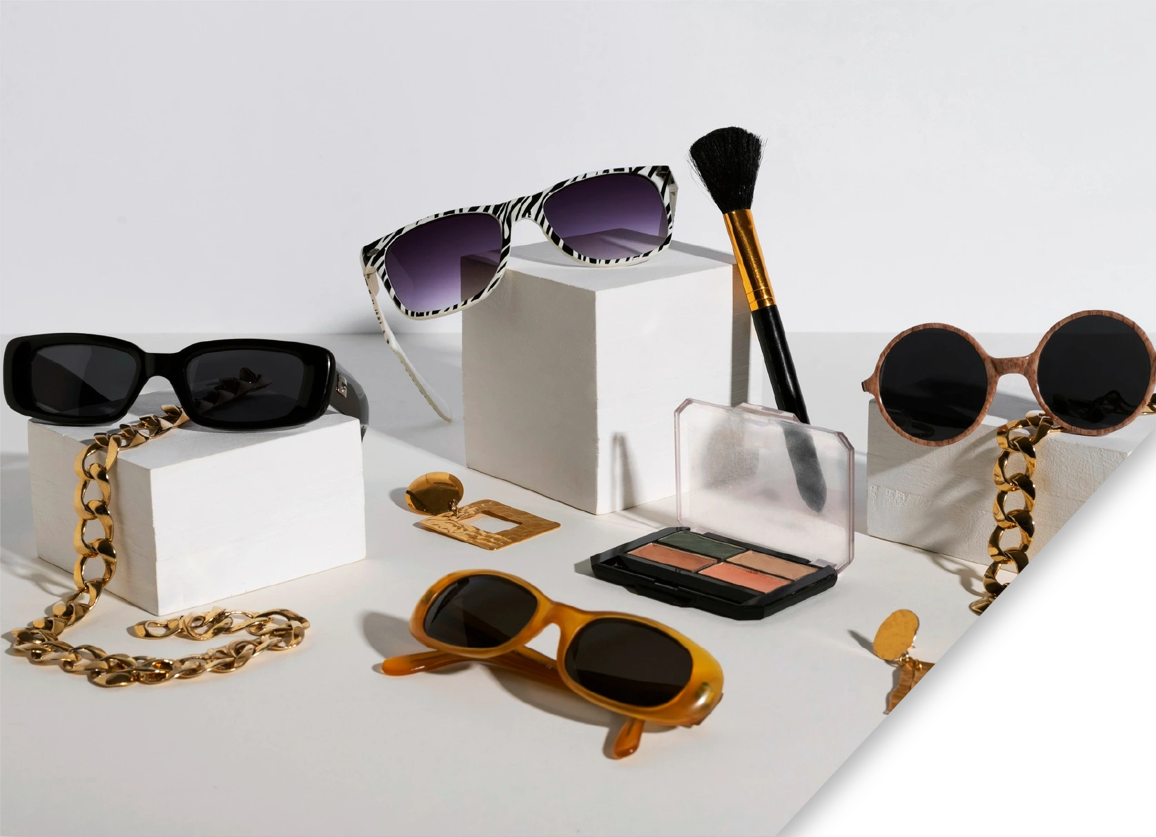 Fashion & Accessories